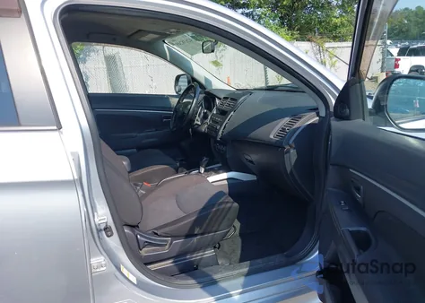 2011 Mitsubishi Outlander Sport Es z USA, uszkodzony, nr VIN JA4AP3AU2BZ000576